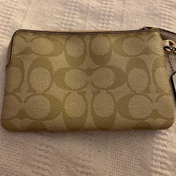 NEW Corner Zip Wristlet In Signature Canvas - Picture 4 of 5